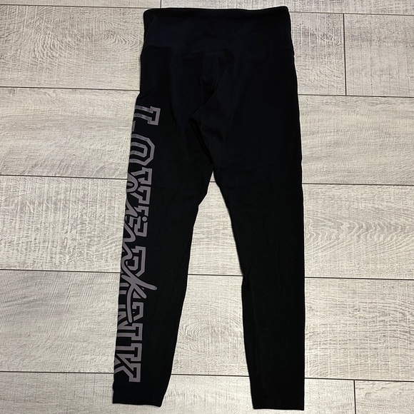 PINK Victoria's Secret Black Leggings with Gray Logo - Picture 3 of 8